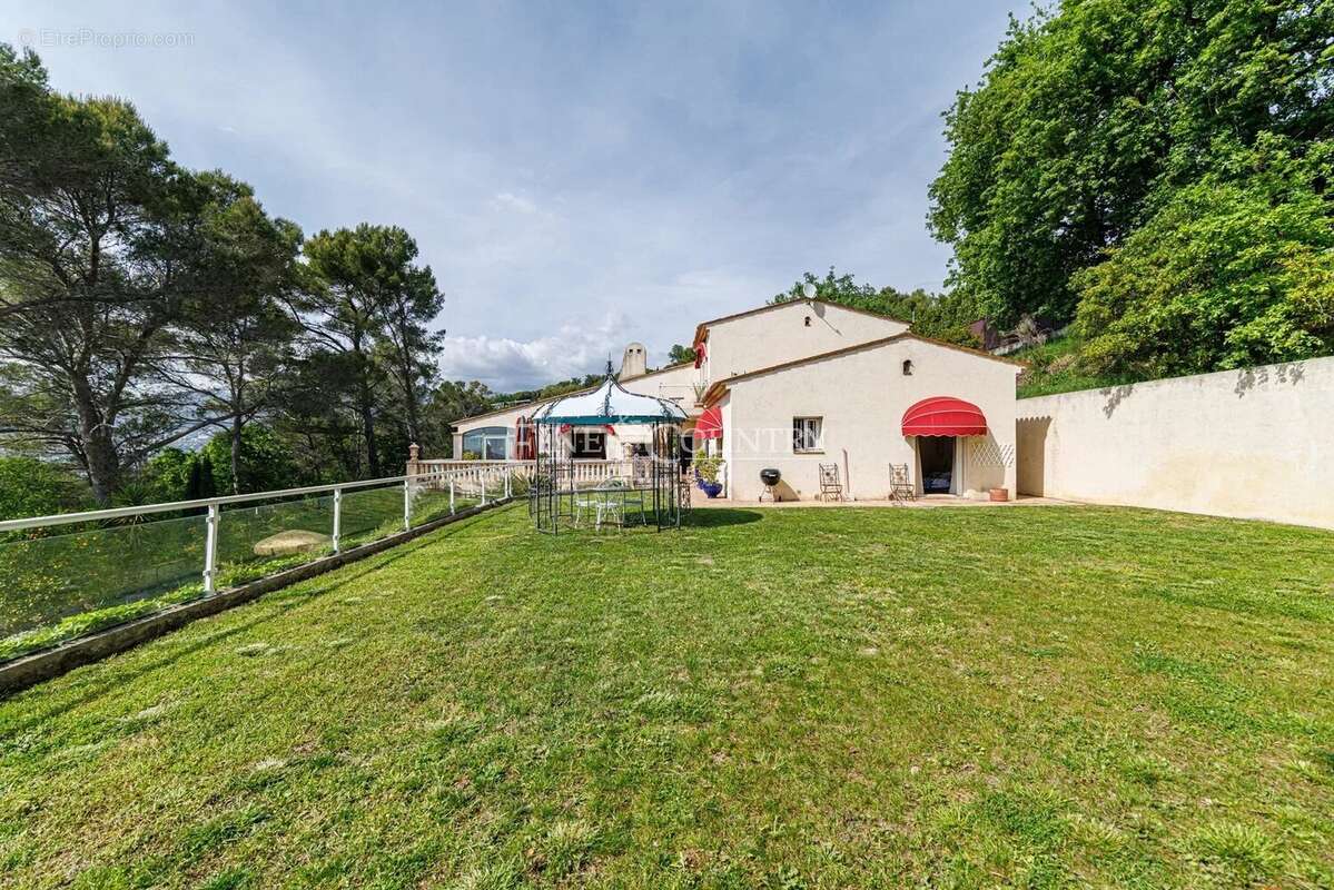 Maison à MOUANS-SARTOUX