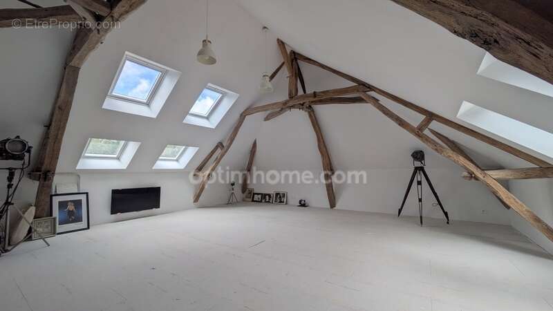 À l'orée de la forêt, une maison de 180m² de caractère entièrement rénovée - photo 3
