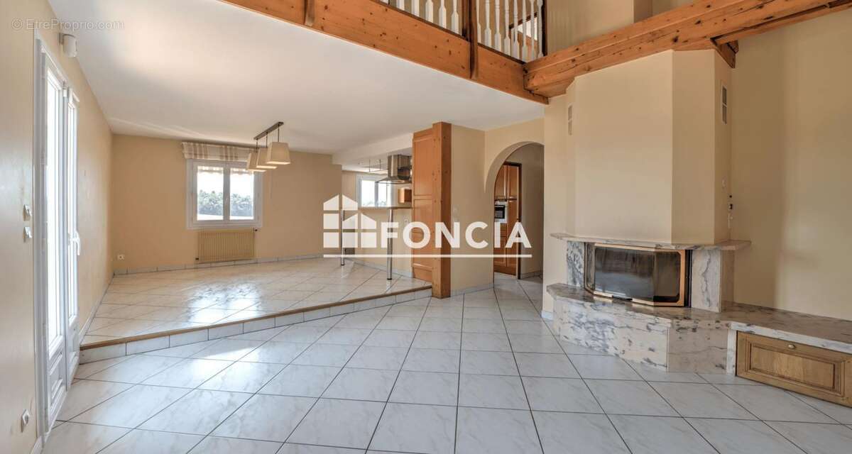 Maison à PREVESSIN-MOENS