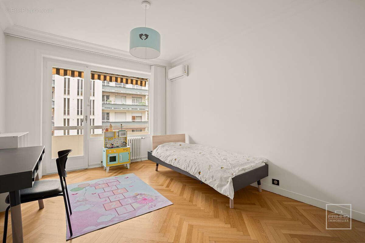 Lyon 6, 117.47m², deux balcons, garage - photo 9