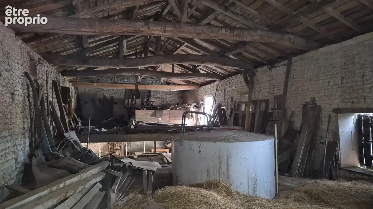 Corps de Ferme à rénover de 500 m2, proche commerces, beaucoup de dépendances - photo 10