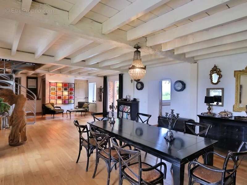 Ancienne ferme avec 6 chambre en très bonne état sur plus d'un hectare - photo 10
