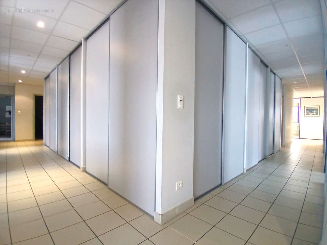 Commerce à AIGUES-MORTES