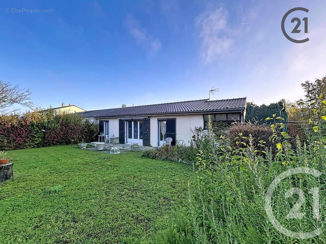 Maison à LA CHAPELLE-SAINT-LUC