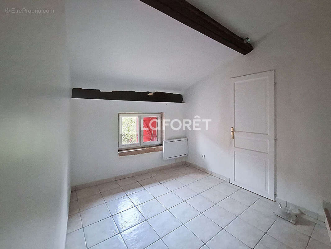 Maison à LA CHAPELLE-DE-GUINCHAY