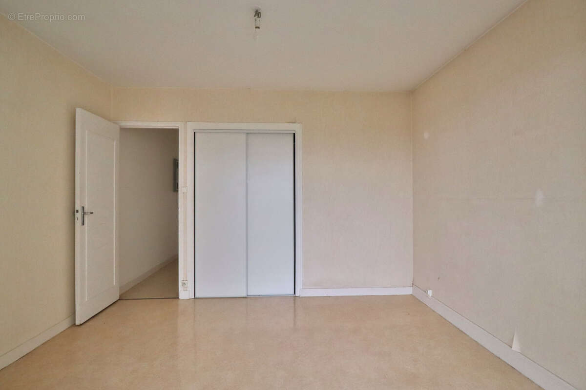 Troyes - appartement t4 avec balcon, cave et parking - photo 7