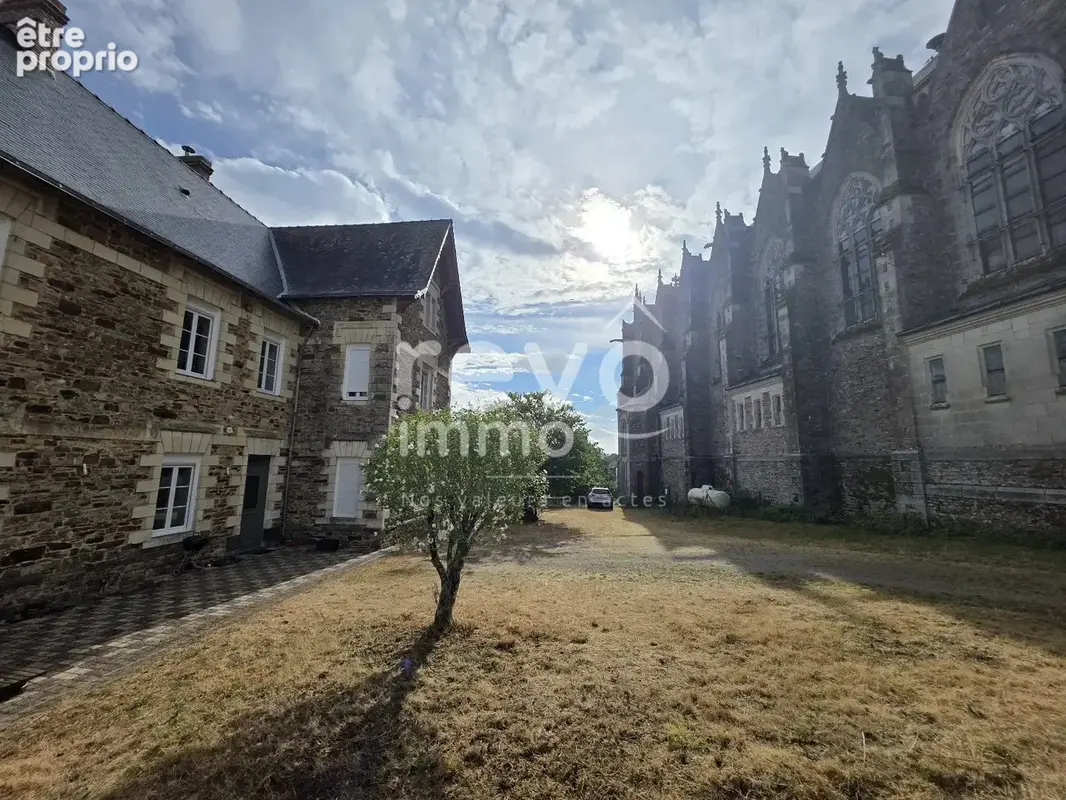Saint-julien-de-vouvantes (44670)  ancien presbytère en pierres  191 m²  terrain 4 008 m² - photo 2