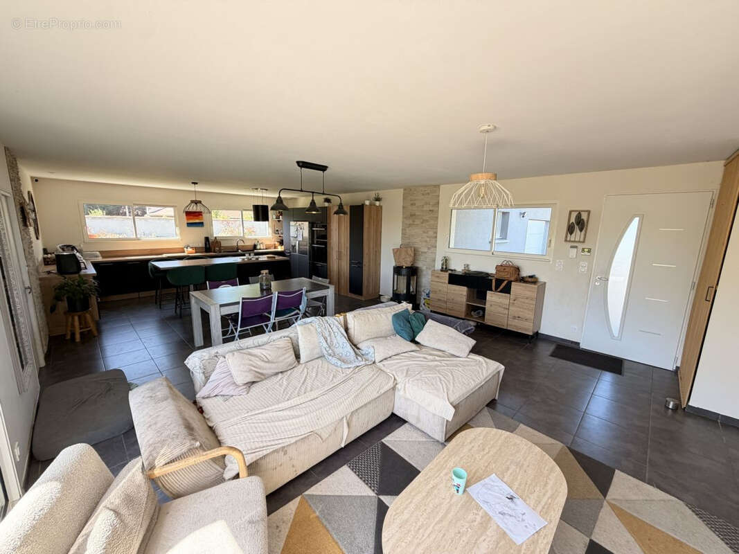 Maison à ESPINASSE-VOZELLE