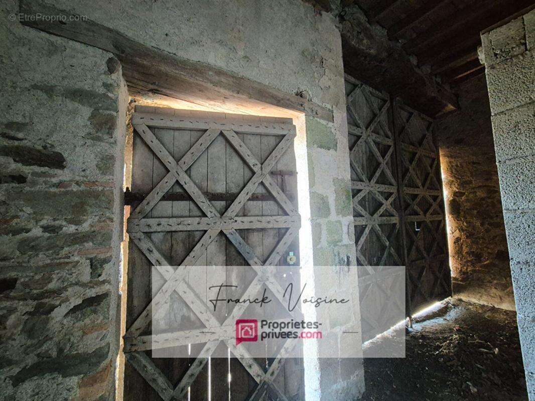 A VENDRE à Rochetrejoux en centre bourg, maison ancienne à rénover - photo 8