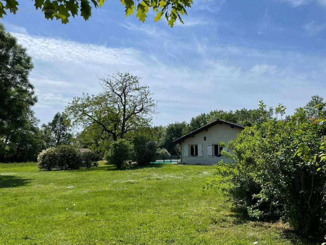 Maison à MONTHIEUX