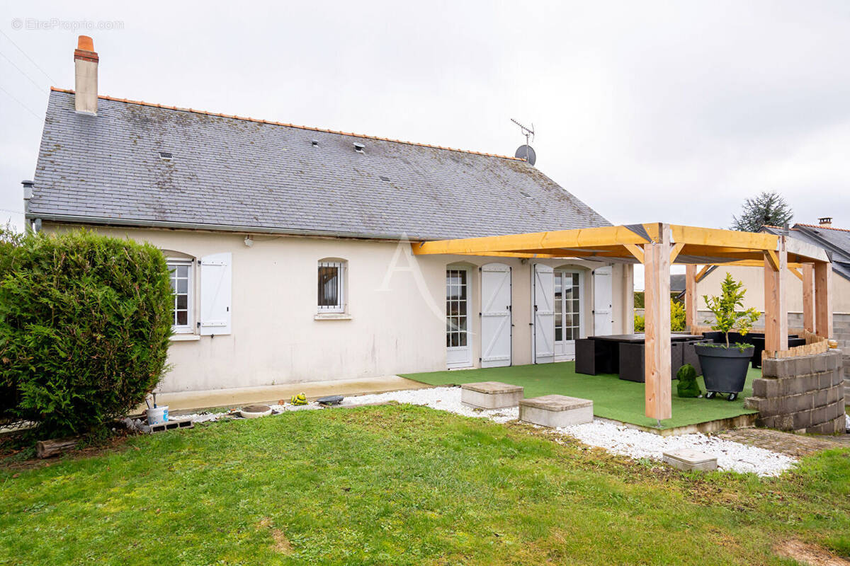 Maison à MONTREUIL-BELLAY