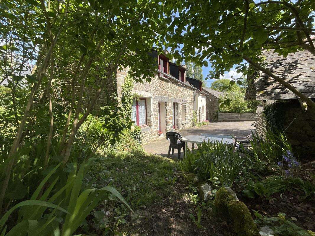Maison à SAINT-PIERRE-DE-PLESGUEN