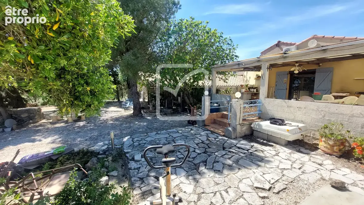 Superbe et rare bergerie en pierre sur plus de 6500 m2 de terrain au coeur de la nature! - photo 4