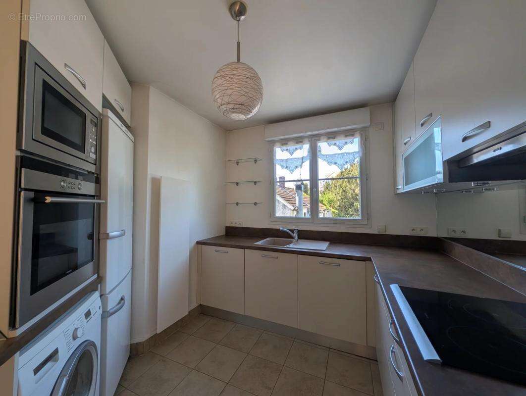 Appartement à LES CLAYES-SOUS-BOIS