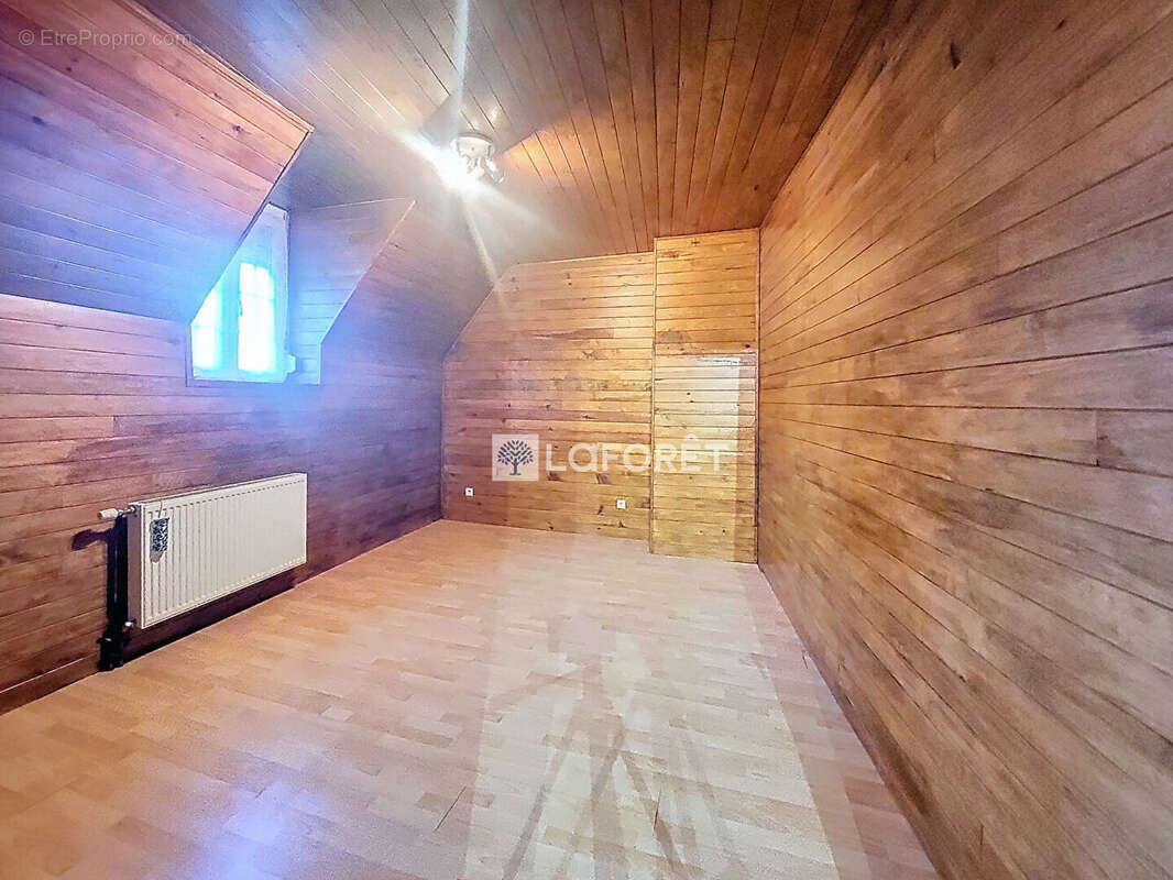 Maison à MONTBREHAIN