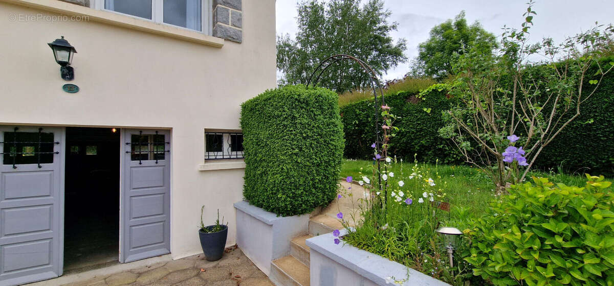 Maison à PLOUGUENAST