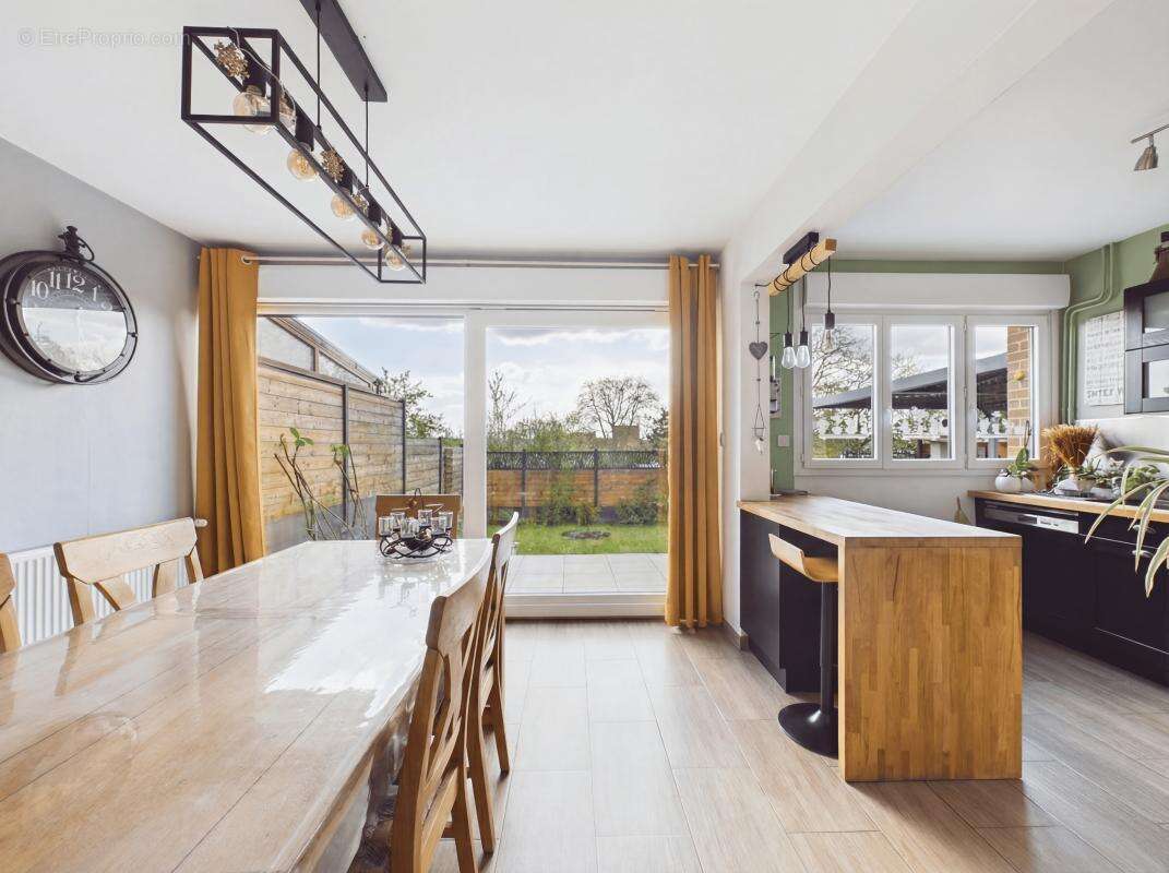 Maison à DOUCHY-LES-MINES