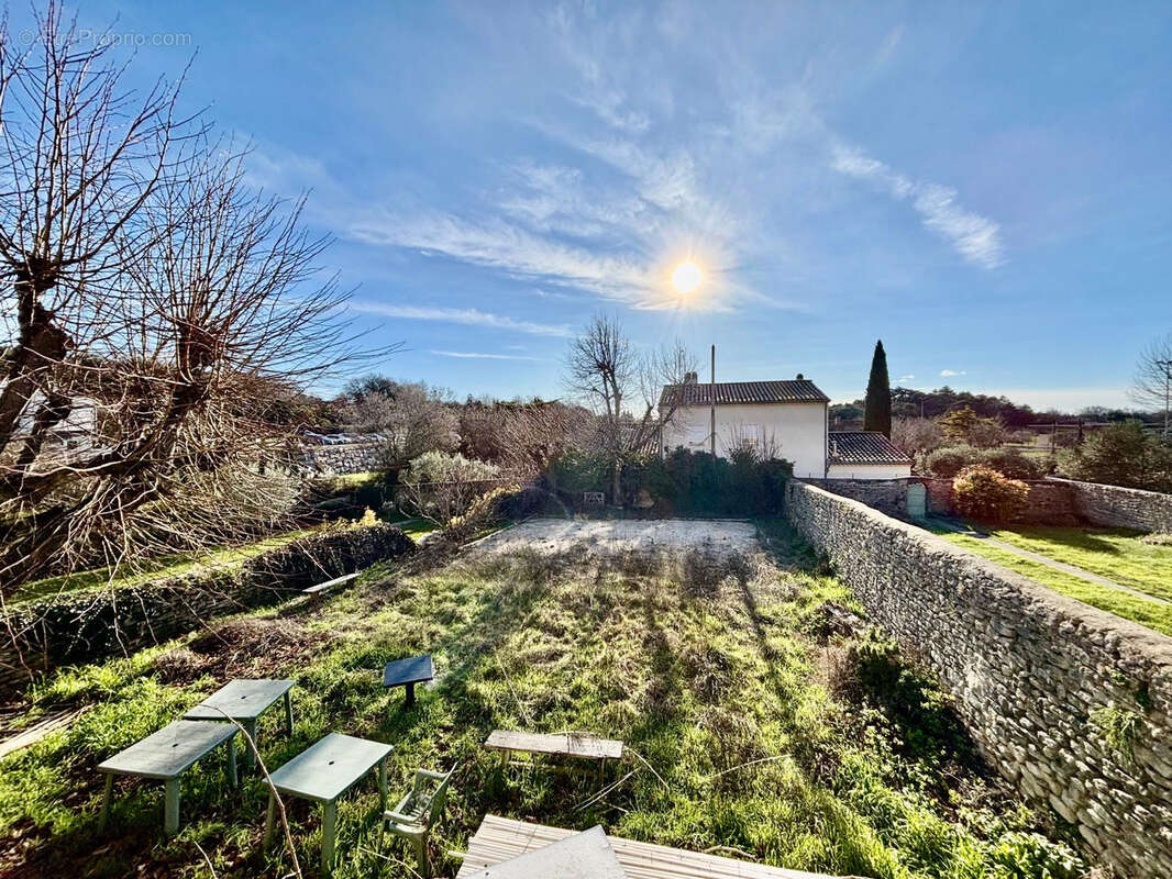 Commerce à TAULIGNAN