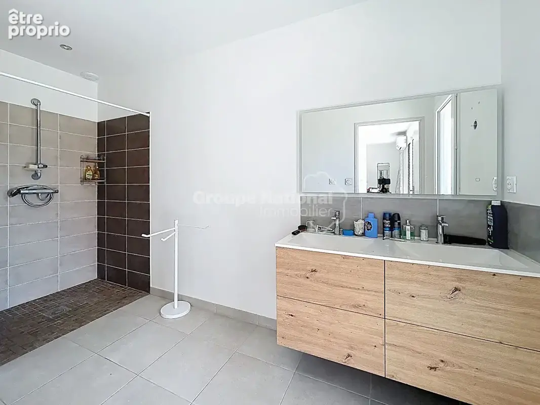 Maison avec studio indépendant et hangar agricole - UCHAUX - photo 8