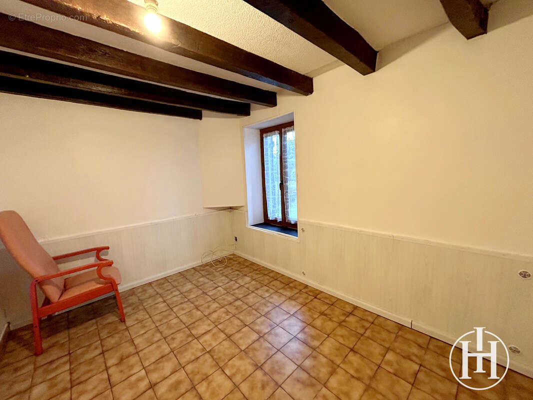 Maison à AINAY-LE-CHATEAU