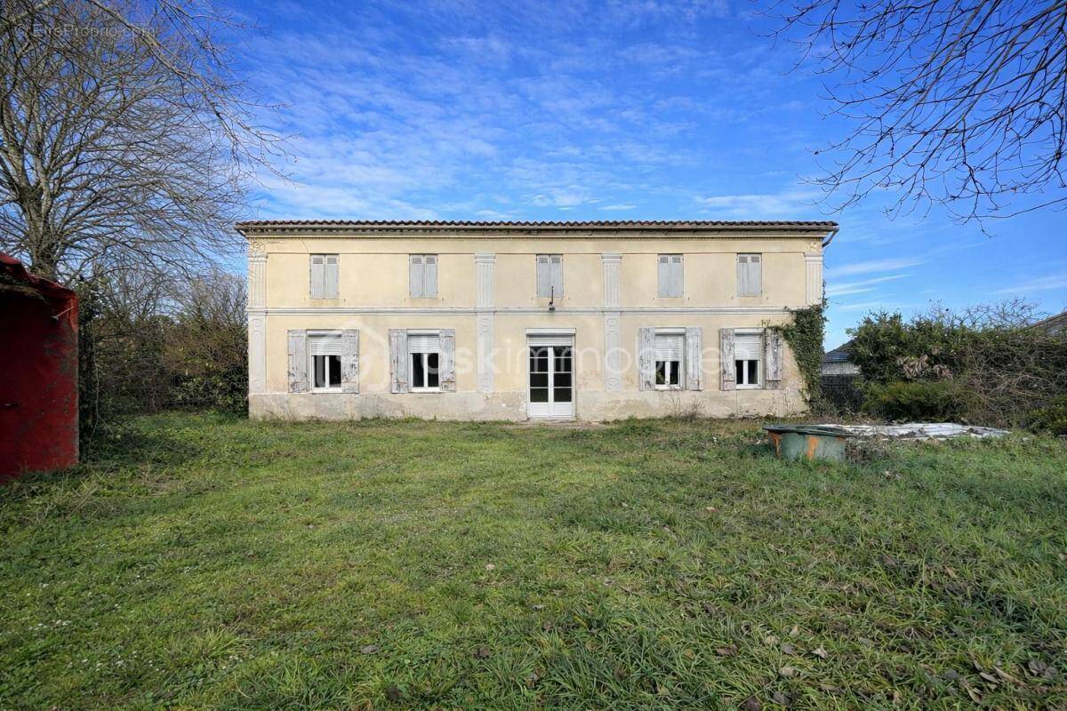 Maison à COUTRAS