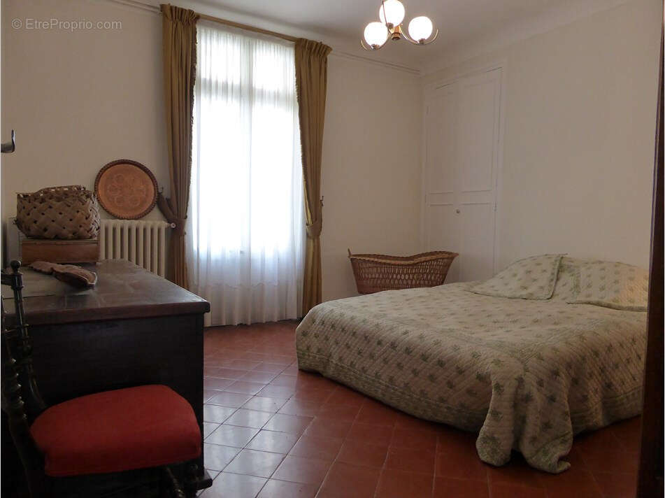 By drive immo rare hotel de ville narbonne appartement t6 avec patio - photo 10