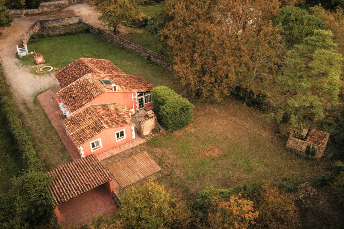 Maison à SAINT-CEZAIRE-SUR-SIAGNE