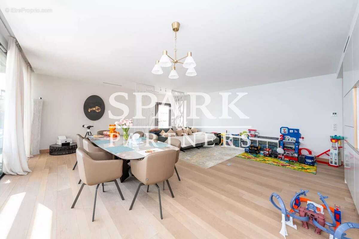 Appartement à ROQUEBRUNE-CAP-MARTIN