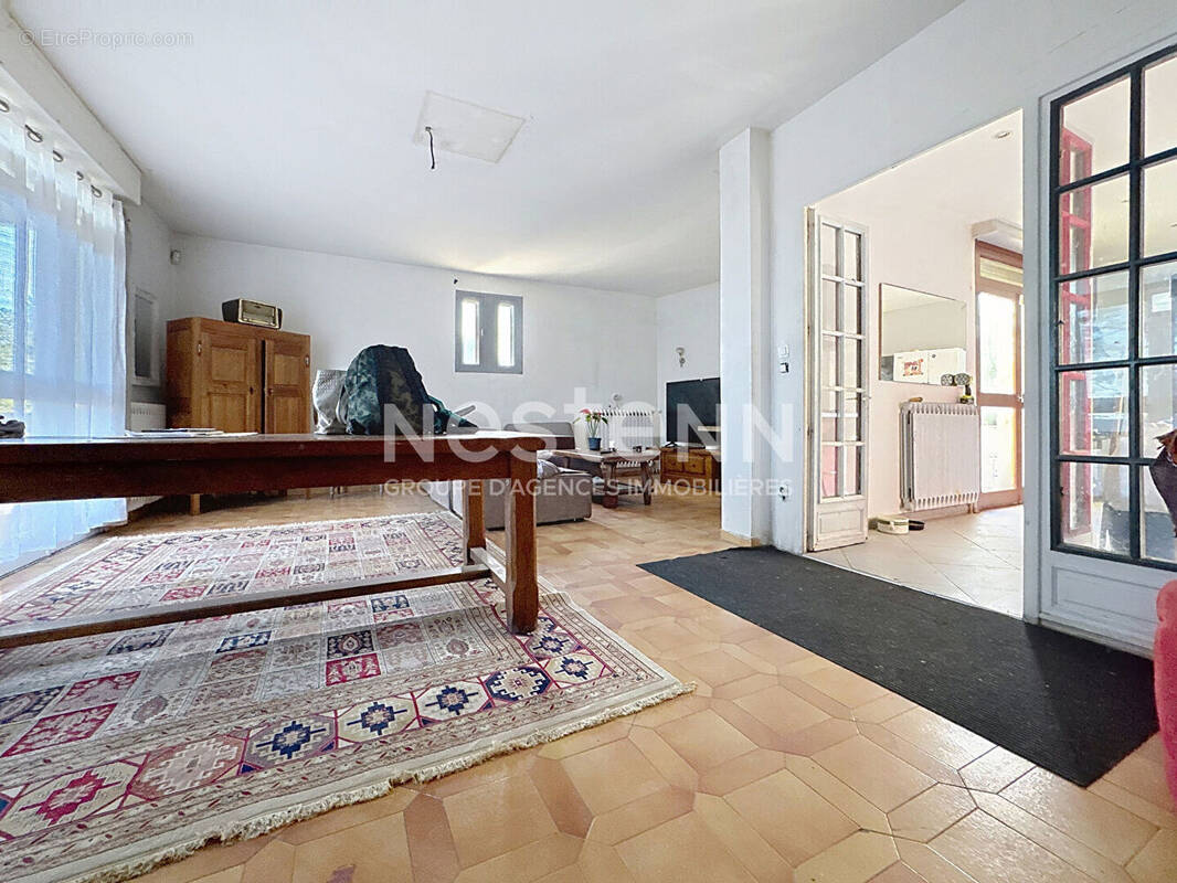 Maison à OUVEILLAN