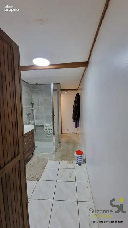 salle d'eau et toilettes