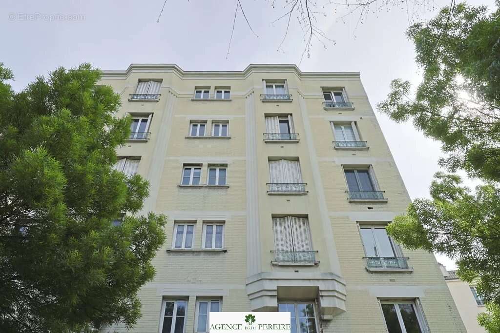Appartement à LA GARENNE-COLOMBES