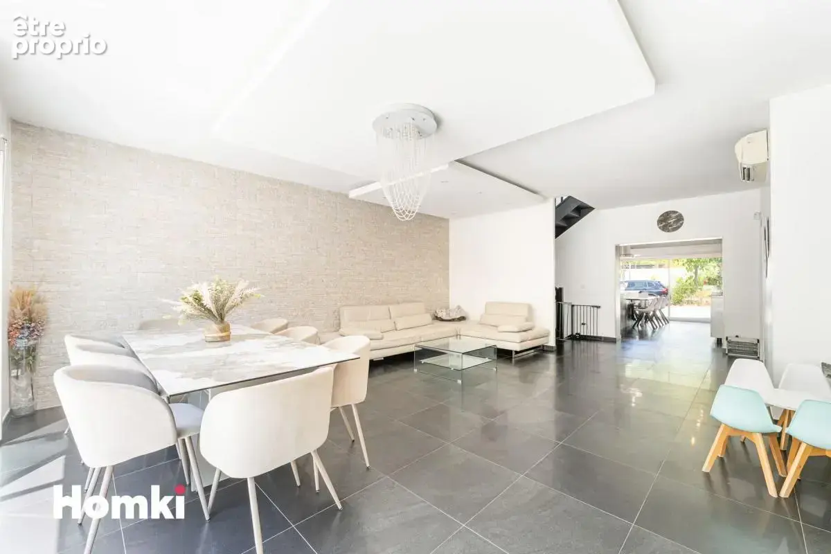 Maison/Villa T6 de 242 m à Marseille 13008/13009 - photo 2