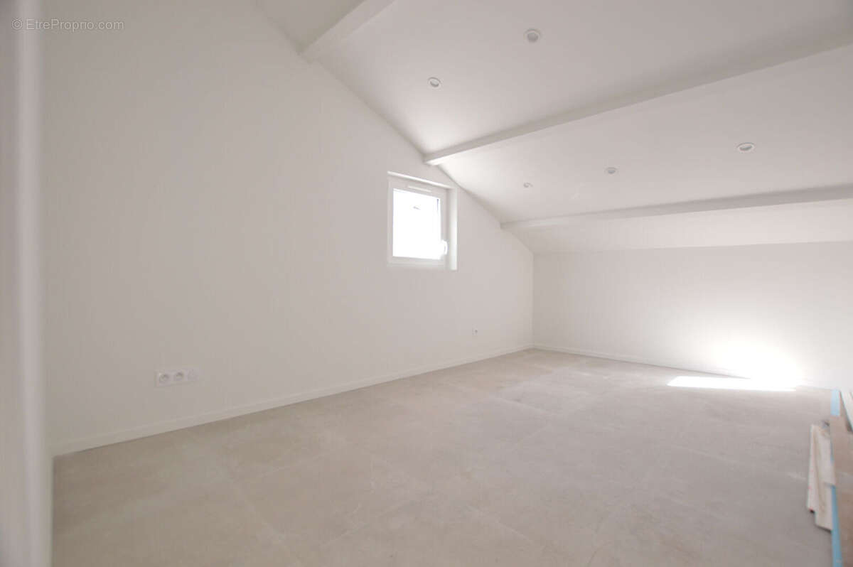 Commerce à MARSEILLE-12E