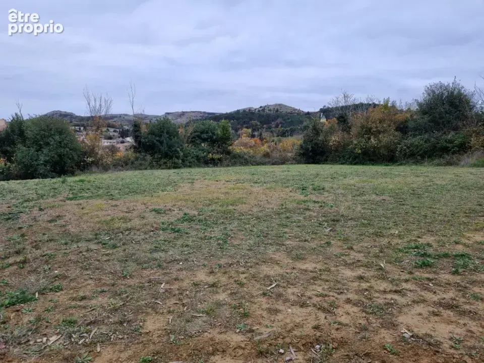Terrain à VILLENEUVE-LA-COMPTAL