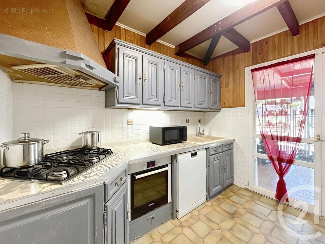 Maison 138 m² à Savigny-Le-Temple  - photo 8