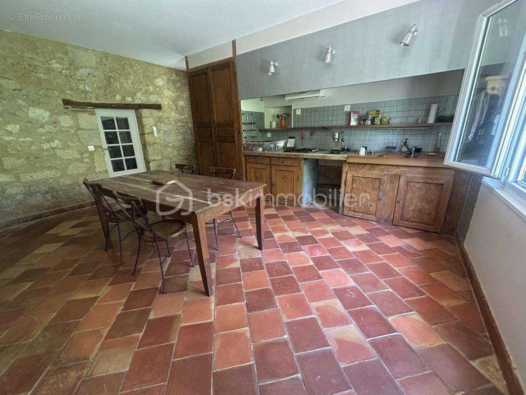 Grande maison en pierres-4 chambres- garage terrain -studio attenant - photo 3