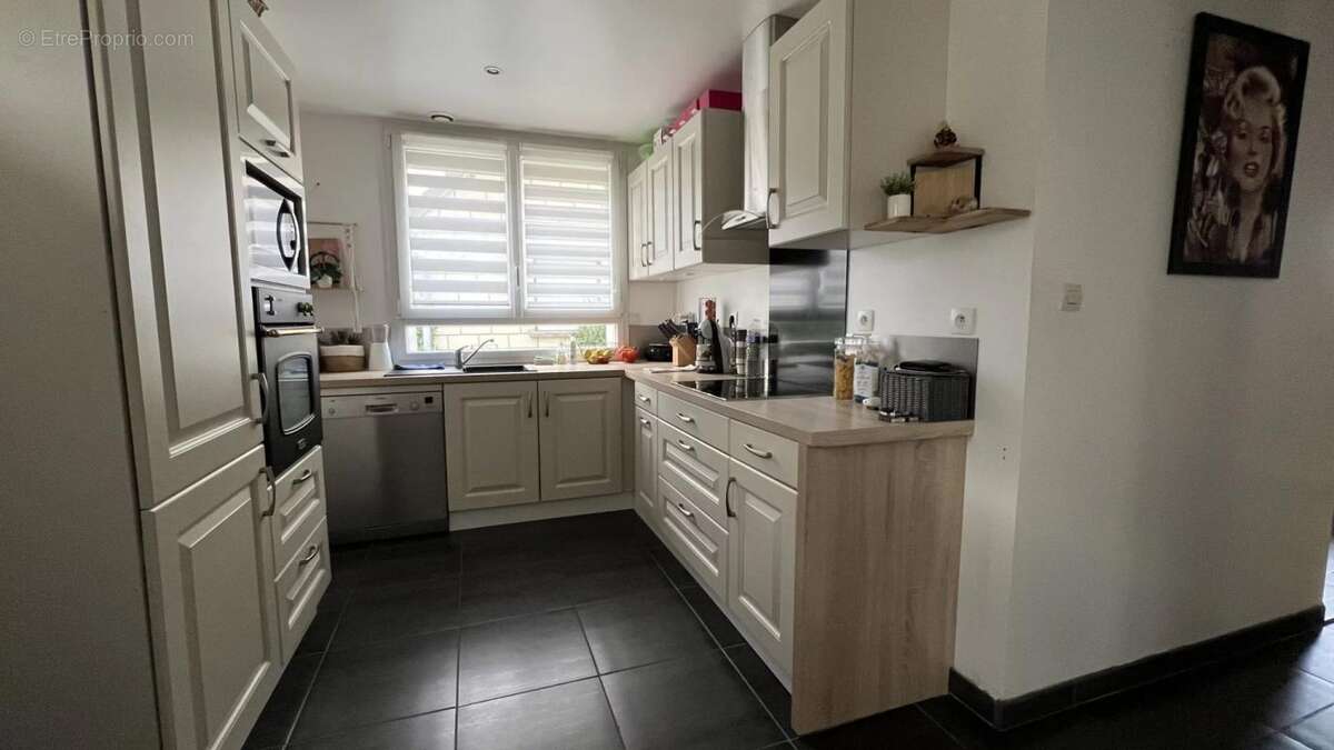 Maison à LES CLAYES-SOUS-BOIS