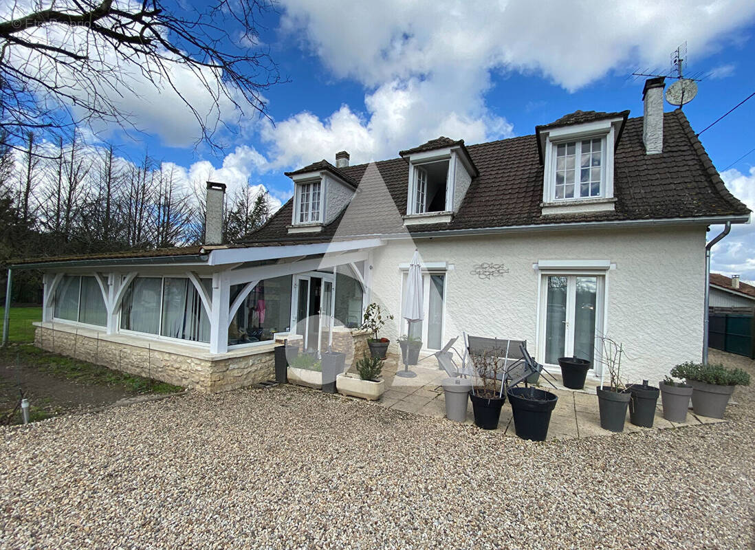 Maison à MOULIN-NEUF