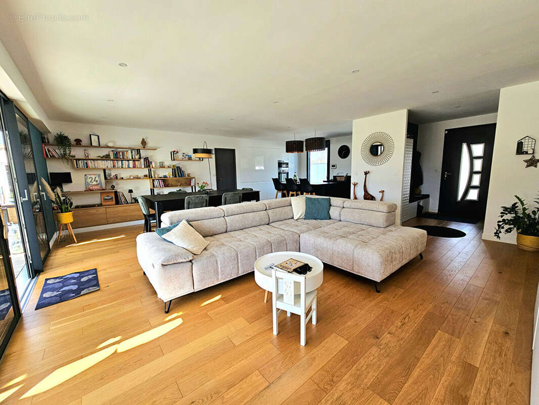 Maison à LA CRAU