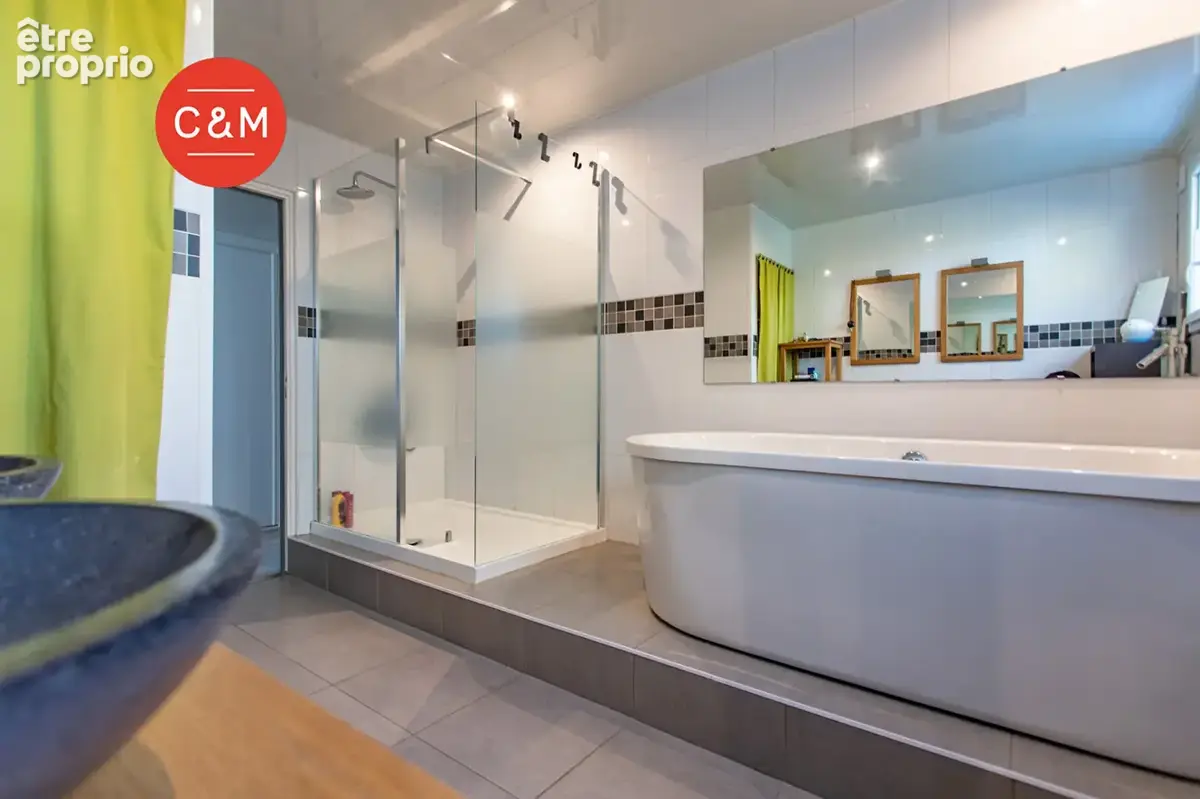 BOUGUENAIS - Maison 7 pièces 193 m² - photo 11
