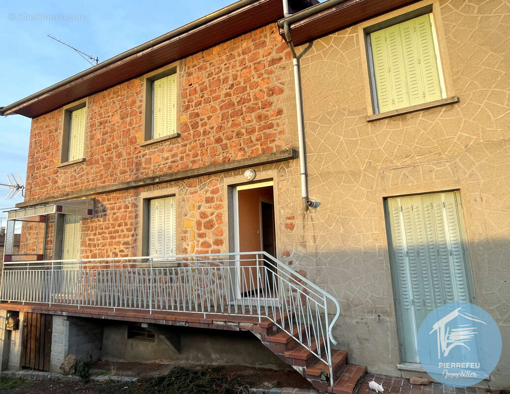 Maison à COURS-LA-VILLE