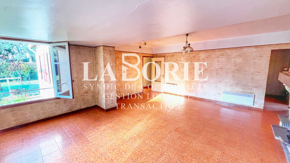 À Entraigues-Sur-La-Sorgue, villa avec terrasse 5 pièces 110m2 - photo 5