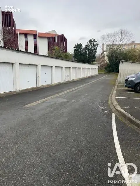 Photo 1 - Parking à ANGLET