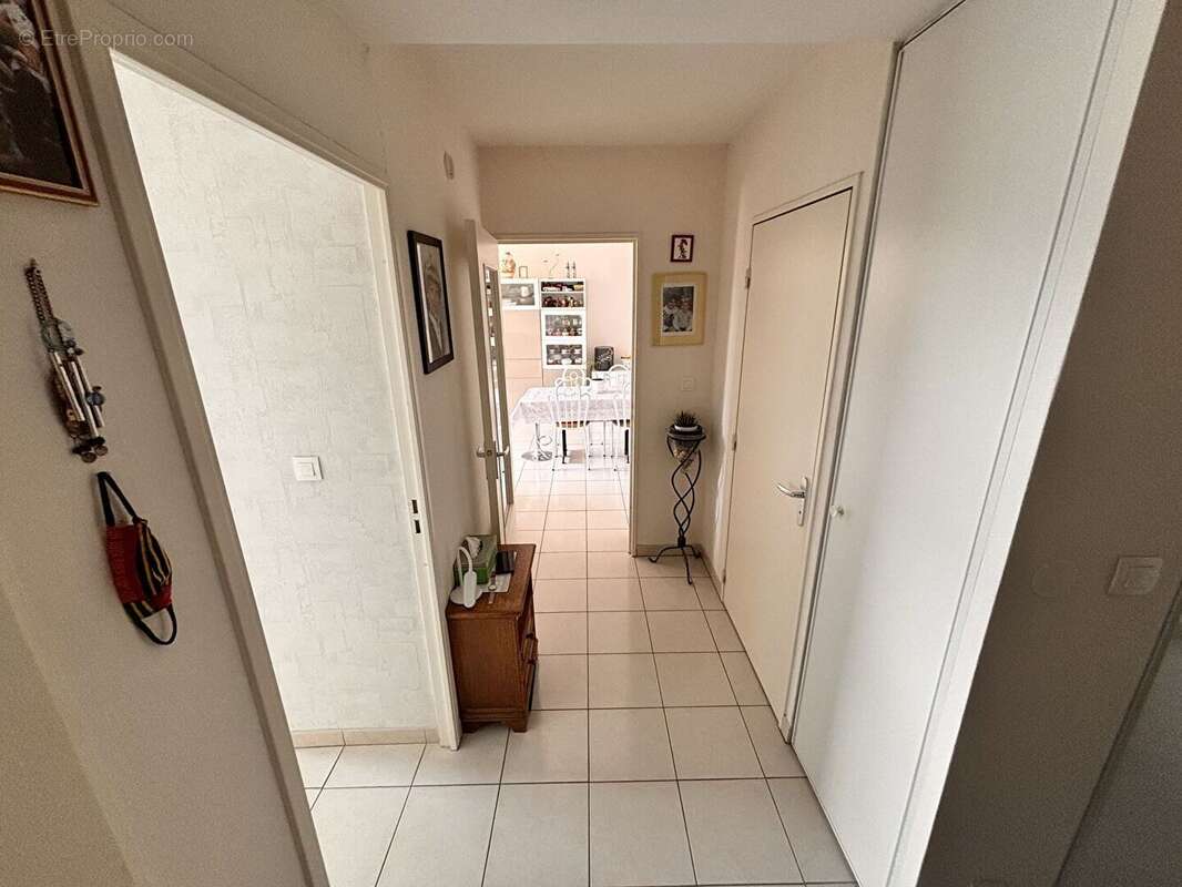 Nimes - magnifique appartement t3 de 63 m2 avec terrasse et box - photo 10
