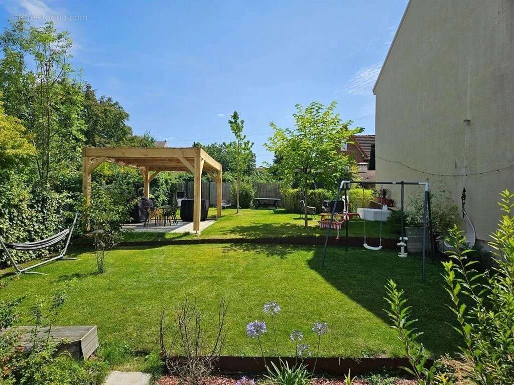 Maison à L'HAY-LES-ROSES