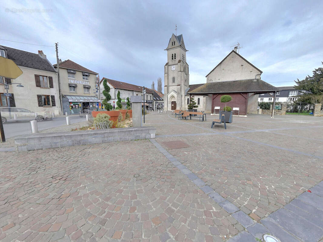 Commerce à PONTAULT-COMBAULT