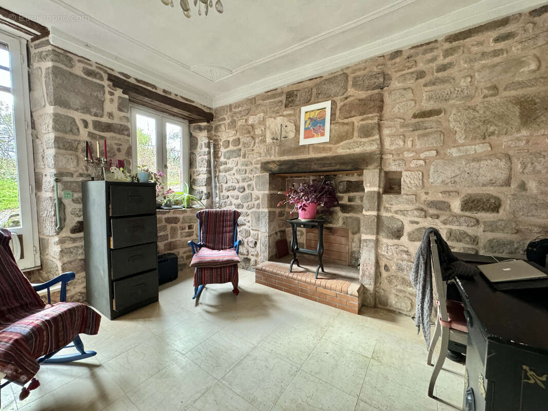 Maison à SAINT-BONNET-LA-RIVIERE