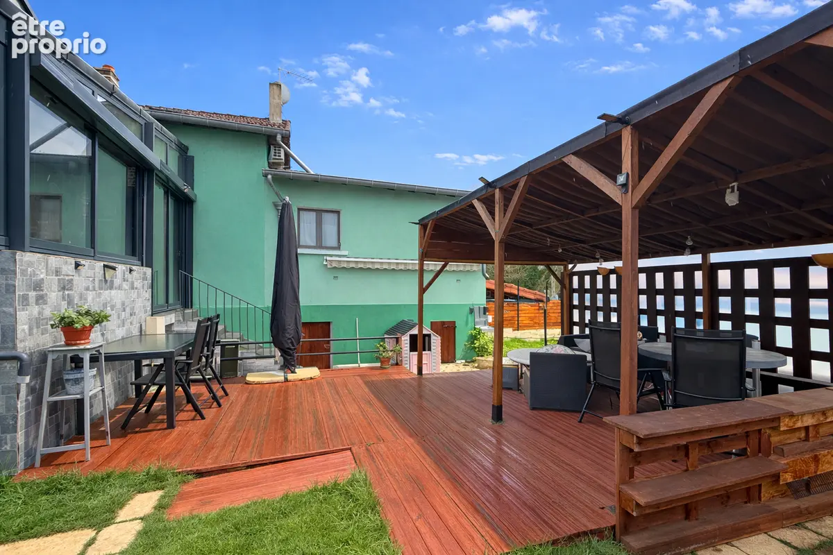 Maison familiale avec véranda, piscine et dépendances / Saint-Yorre - photo 2