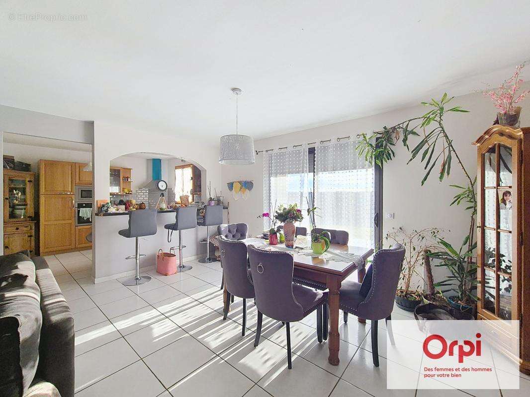 Maison à SAINT-GENIES