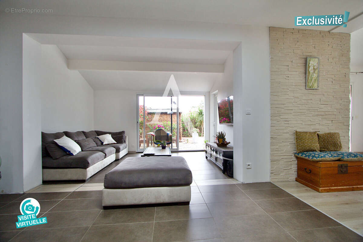 Maison à VIC-LA-GARDIOLE